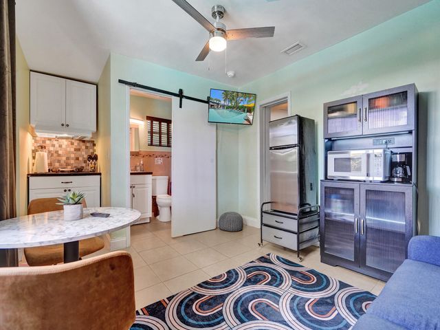 4460 NE 17th Terrace, Oakland Park, FL 33334