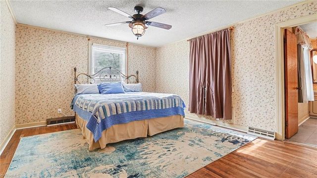 312 Pineywood Road, Thomasville, NC 27360