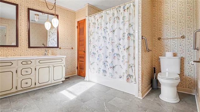 312 Pineywood Road, Thomasville, NC 27360