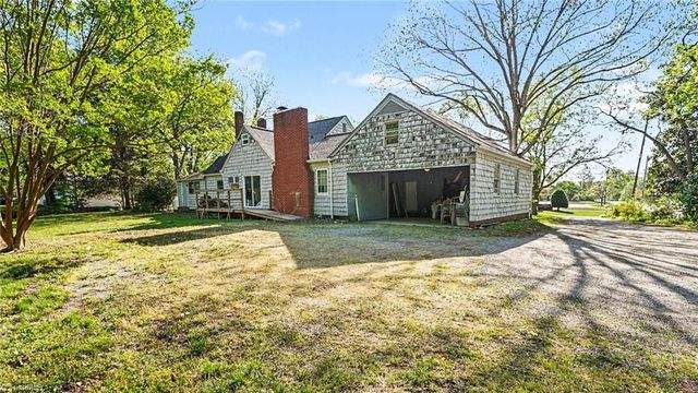 312 Pineywood Road, Thomasville, NC 27360