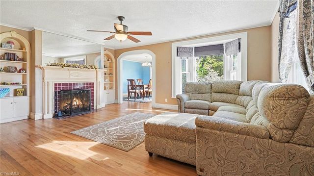 312 Pineywood Road, Thomasville, NC 27360