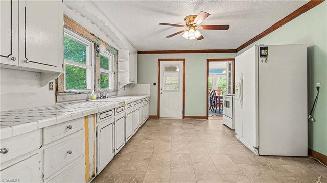 312 Pineywood Road, Thomasville, NC 27360