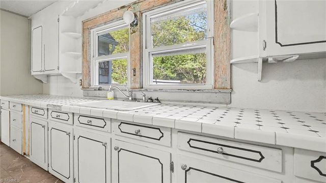 312 Pineywood Road, Thomasville, NC 27360