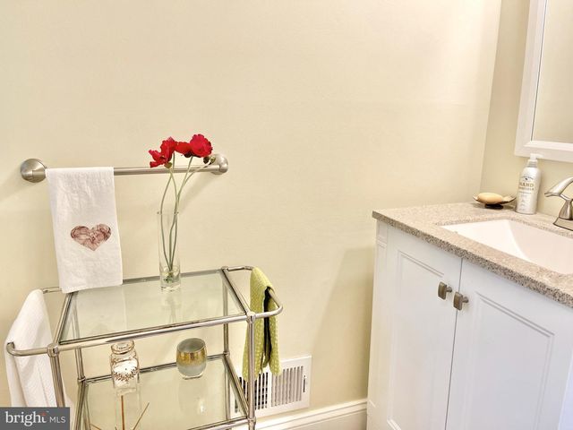 302 MARTEN RD, Princeton, NJ 08540