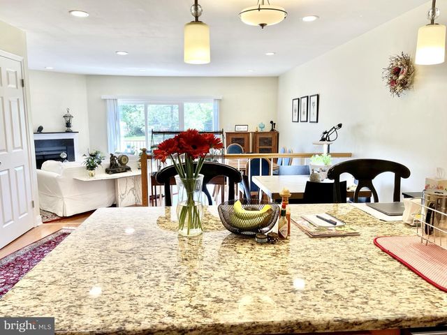 302 MARTEN RD, Princeton, NJ 08540
