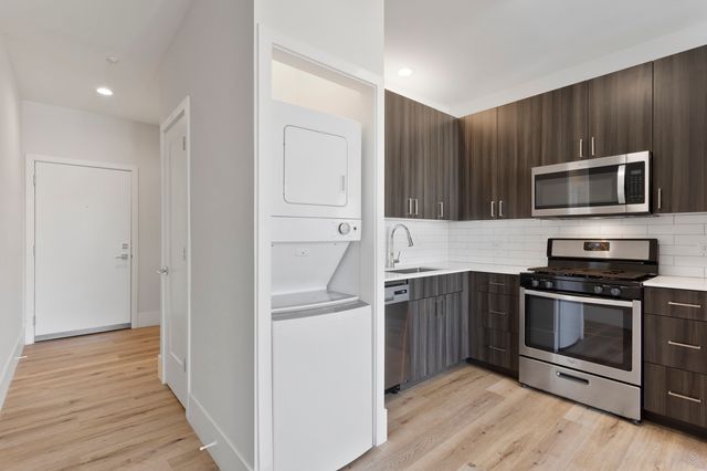1531 W Howard Avenue 209, Chicago, IL 60626