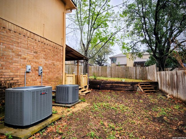 1019 Hedgestone, San Antonio, TX 78258