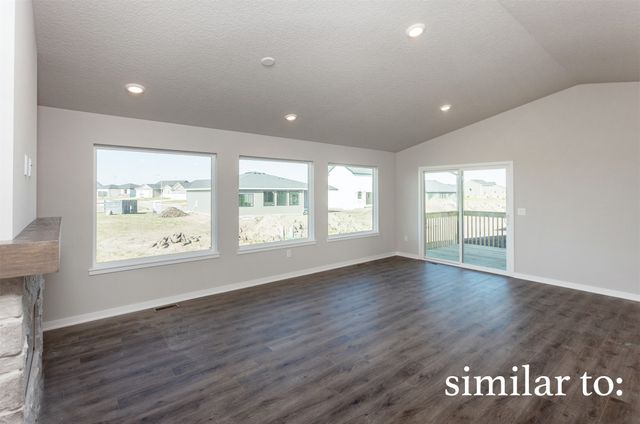 1112 Featherstone Avenue NE, Bondurant, IA 50035