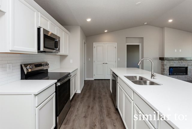 1112 Featherstone Avenue NE, Bondurant, IA 50035