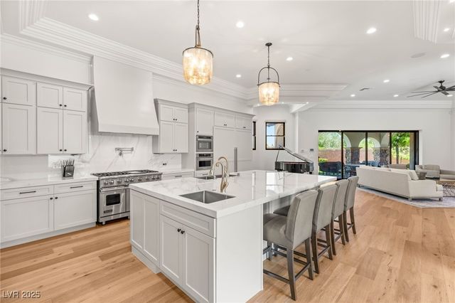 38 Pebble Dunes Court, Las Vegas, NV 89141