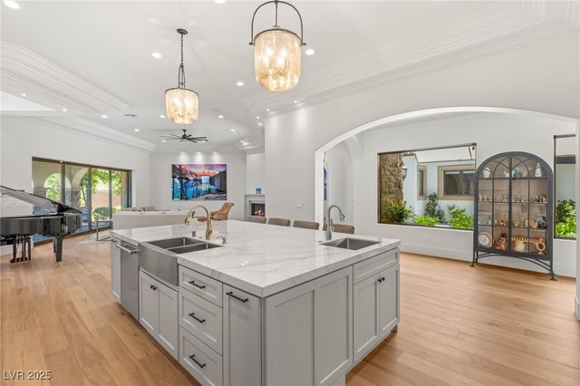 38 Pebble Dunes Court, Las Vegas, NV 89141