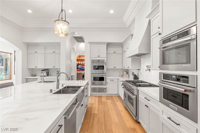 38 Pebble Dunes Court, Las Vegas, NV 89141