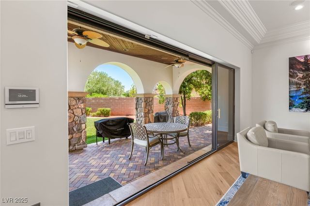 38 Pebble Dunes Court, Las Vegas, NV 89141