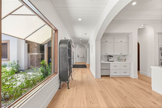 38 Pebble Dunes Court, Las Vegas, NV 89141