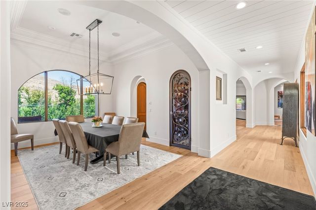 38 Pebble Dunes Court, Las Vegas, NV 89141