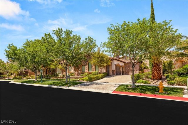 38 Pebble Dunes Court, Las Vegas, NV 89141