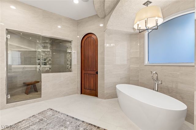 38 Pebble Dunes Court, Las Vegas, NV 89141