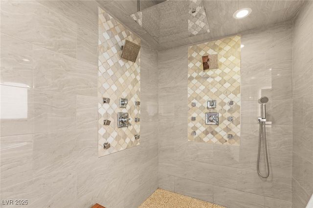 38 Pebble Dunes Court, Las Vegas, NV 89141