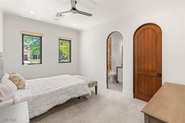 38 Pebble Dunes Court, Las Vegas, NV 89141