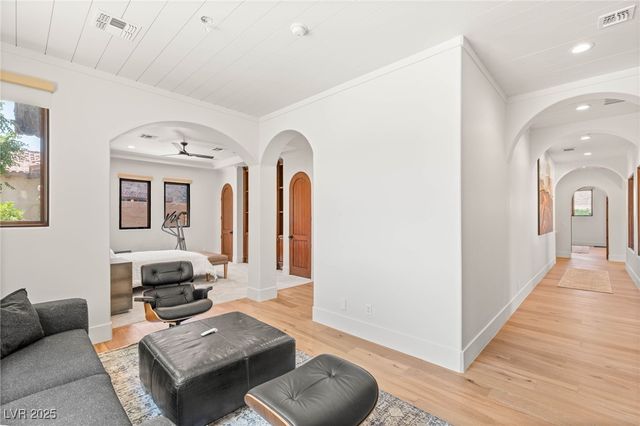 38 Pebble Dunes Court, Las Vegas, NV 89141