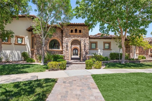 38 Pebble Dunes Court, Las Vegas, NV 89141