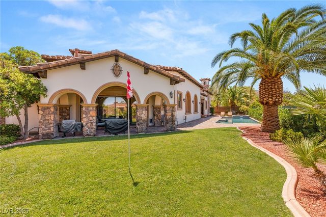 38 Pebble Dunes Court, Las Vegas, NV 89141