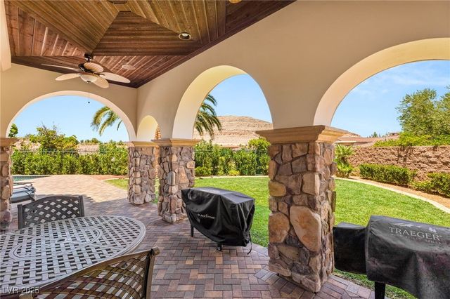 38 Pebble Dunes Court, Las Vegas, NV 89141