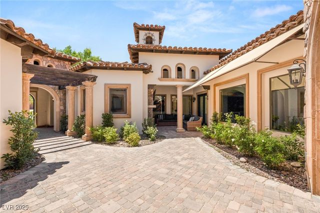 38 Pebble Dunes Court, Las Vegas, NV 89141