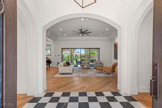 38 Pebble Dunes Court, Las Vegas, NV 89141