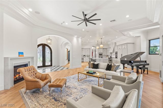 38 Pebble Dunes Court, Las Vegas, NV 89141