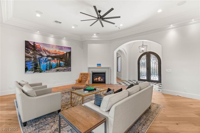 38 Pebble Dunes Court, Las Vegas, NV 89141