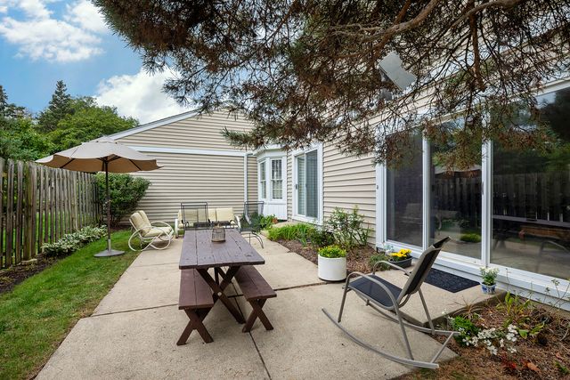 7 The Court Of Greenway, Northbrook, IL 60062