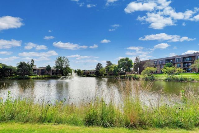 7 The Court Of Greenway, Northbrook, IL 60062