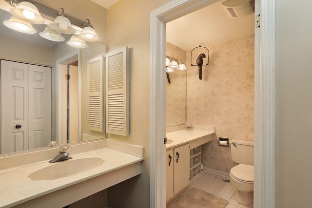 7 The Court Of Greenway, Northbrook, IL 60062