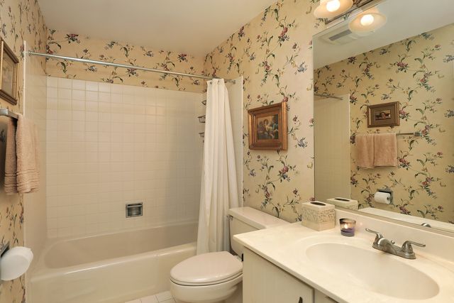 7 The Court Of Greenway, Northbrook, IL 60062