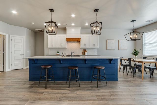 10720 Little Sallisaw Creek Drive, Yukon, OK 73099