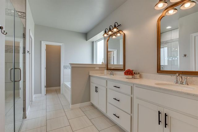 10720 Little Sallisaw Creek Drive, Yukon, OK 73099