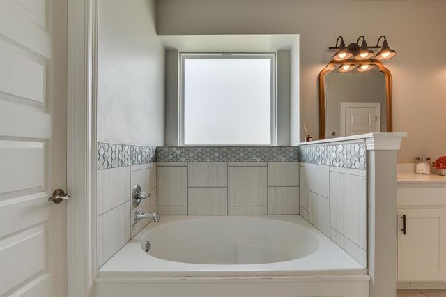 10720 Little Sallisaw Creek Drive, Yukon, OK 73099