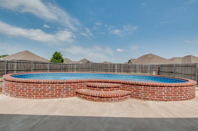 10720 Little Sallisaw Creek Drive, Yukon, OK 73099