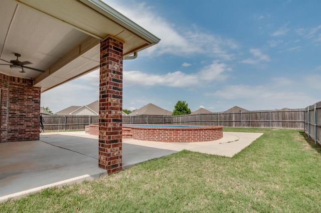 10720 Little Sallisaw Creek Drive, Yukon, OK 73099
