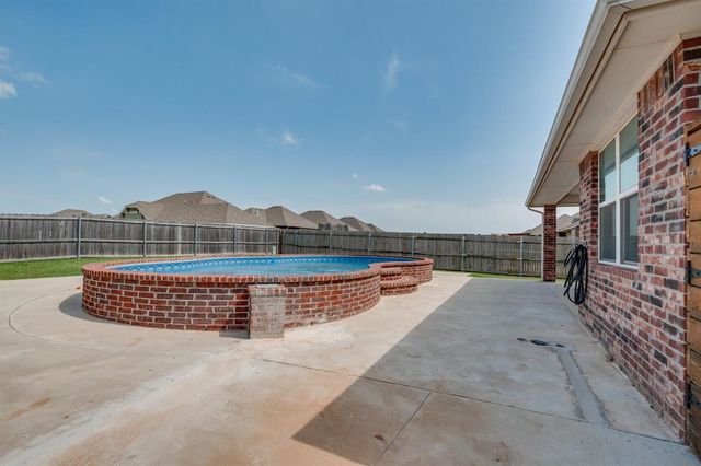 10720 Little Sallisaw Creek Drive, Yukon, OK 73099