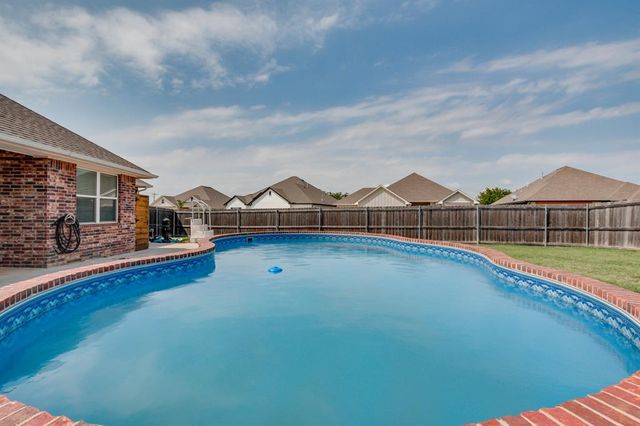 10720 Little Sallisaw Creek Drive, Yukon, OK 73099
