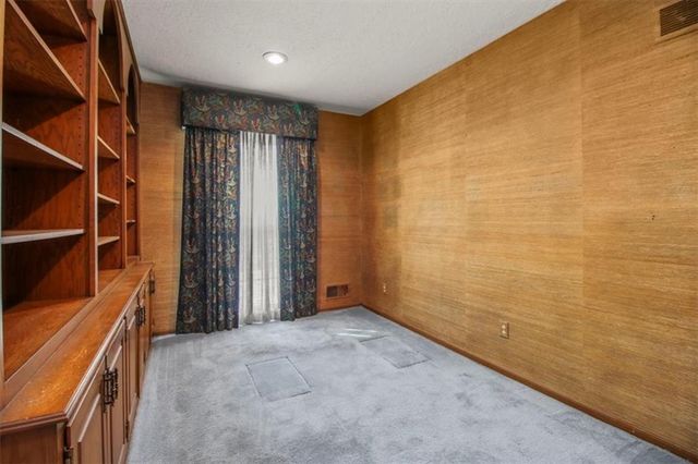 420 Golfview Drive, Blue Springs, MO 64014