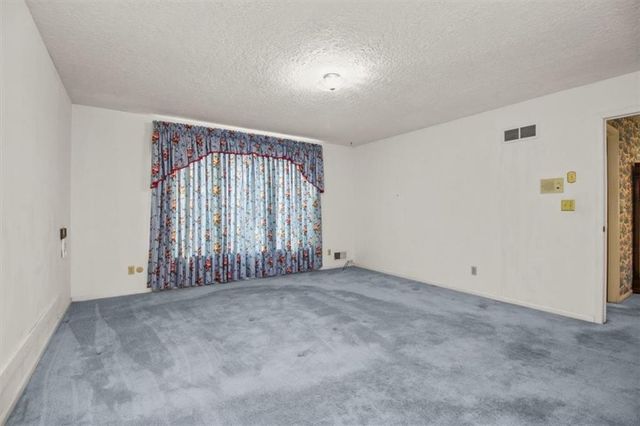 420 Golfview Drive, Blue Springs, MO 64014