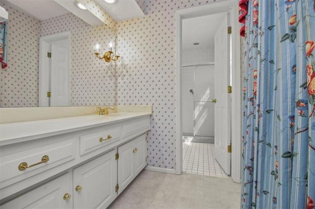 420 Golfview Drive, Blue Springs, MO 64014