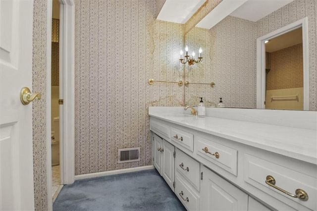 420 Golfview Drive, Blue Springs, MO 64014