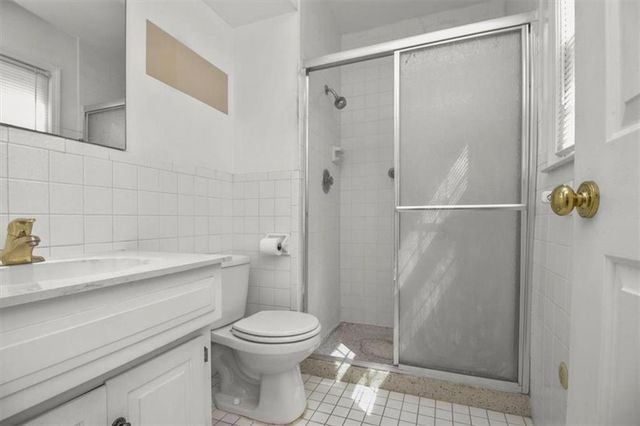 420 Golfview Drive, Blue Springs, MO 64014