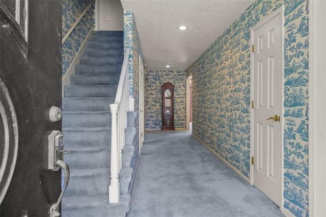 420 Golfview Drive, Blue Springs, MO 64014