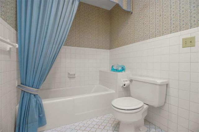 420 Golfview Drive, Blue Springs, MO 64014