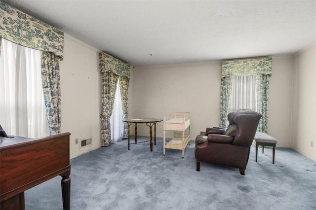 420 Golfview Drive, Blue Springs, MO 64014